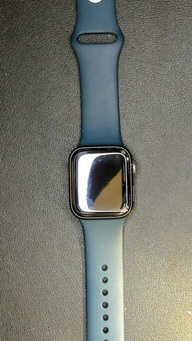 Foto tomada del Apple Watch SE 40mm de E*****e posterior a la reparación de cristal (sólo cristal y no el digitalizador) el 21 de Noviembre de 2022