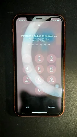 Apple iPhone XR de J**é antes de la reparación de auricular