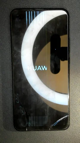 Huawei P Smart Z de J***a antes de la reparación de pantalla