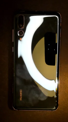 Foto tomada del Huawei P20 Pro de M******s posterior a la reparación de batería y tapa trasera el 28 de Noviembre de 2022