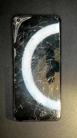 Oppo A94 5G de C******a antes de la reparación de pantalla