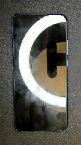 Xiaomi Redmi 9C de J****r antes de la reparación de pantalla