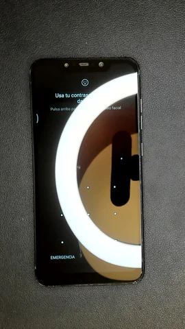 Foto tomada del Xiaomi Pocophone F1 de J**e posterior a la reparación de pantalla el 12 de Diciembre de 2022