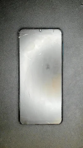 Samsung Galaxy M12 de C****n antes de la reparación de pantalla