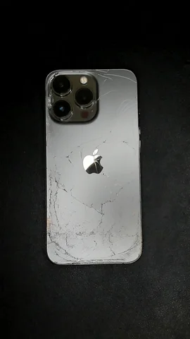 Apple iPhone 13 Pro de A****a antes de la reparación de tapa trasera