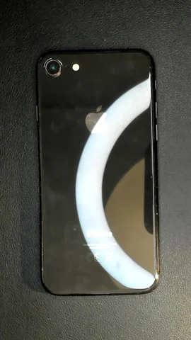 Foto tomada del Apple iPhone 8 de E***a posterior a la reparación de tapa trasera y pantalla el 27 de Diciembre de 2022