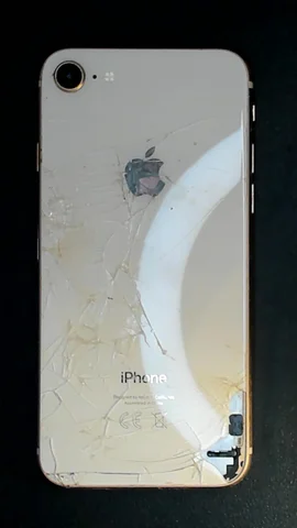 Apple iPhone 8 de P***a antes de la reparación de tapa trasera