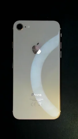 Foto tomada del Apple iPhone 8 de P***a posterior a la reparación de tapa trasera el 28 de Diciembre de 2022