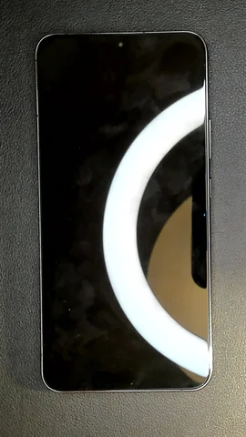 Samsung Galaxy S22+ 5G de J******n antes de la reparación de pantalla