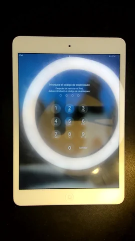 Foto tomada del Apple iPad mini 2 de F*******o posterior a la reparación de cristal digitalizador el 2 de Enero de 2023