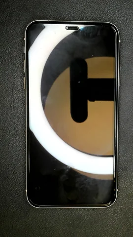 Apple iPhone 11 de C***r antes de la reparación de cámara delantera