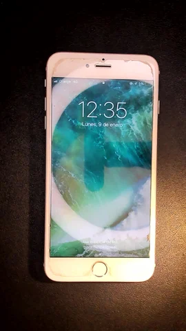 Apple iPhone 6s Plus de M***a antes de la reparación de batería