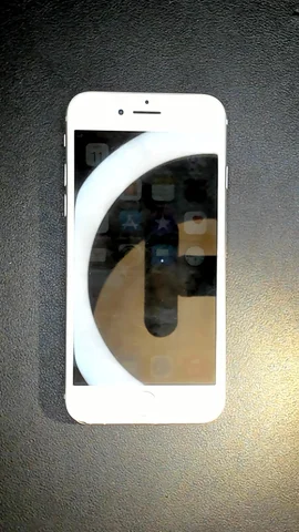 Foto tomada del Apple iPhone 8 de J**n posterior a la reparación de auricular el 9 de Enero de 2023