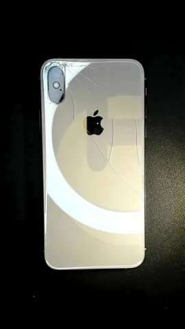 Apple iPhone XS de J**é antes de la reparación de batería y tapa trasera