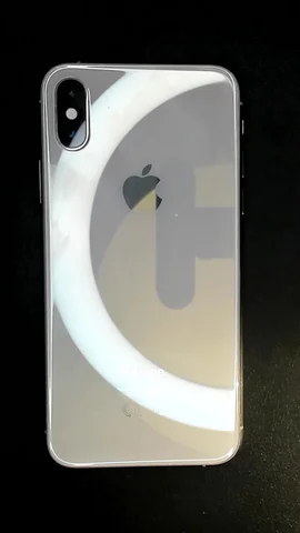 Foto tomada del Apple iPhone XS de J**é posterior a la reparación de batería y tapa trasera el 10 de Enero de 2023