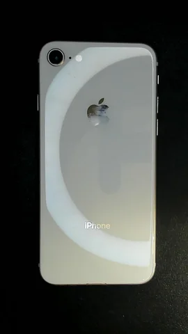 Apple iPhone 8 de F*******o antes de la reparación de batería y cámara trasera y pantalla