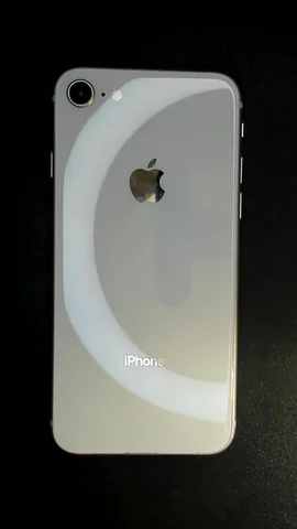 Foto tomada del Apple iPhone 8 de F*******o posterior a la reparación de batería y cámara trasera y pantalla el 12 de Enero de 2023