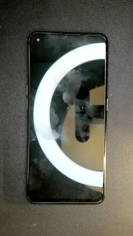 Realme GT 5G de C****s antes de la reparación de pantalla