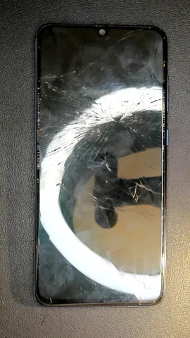 Samsung Galaxy A70 de M***a antes de la reparación de pantalla