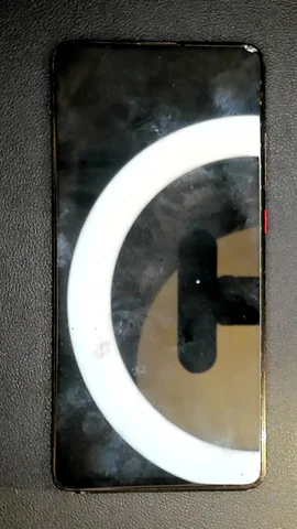 Xiaomi Mi 9T Pro de J****r antes de la reparación de pantalla