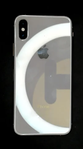 Foto tomada del Apple iPhone XS de C********a posterior a la reparación de pantalla y tapa trasera el 27 de Enero de 2023