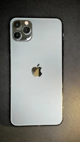 Foto tomada del Apple iPhone 11 Pro Max de B****a posterior a la reparación de tapa trasera el 30 de Enero de 2023