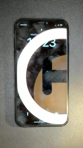 Apple iPhone XR de T****a antes de la reparación de puerto de carga