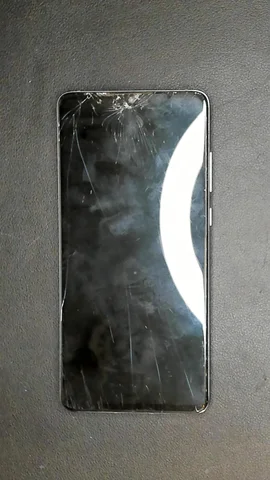 Huawei P30 de S****a antes de la reparación de pantalla