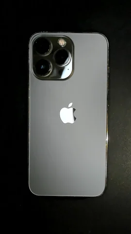 Foto tomada del Apple iPhone 13 Pro de S**a posterior a la reparación de tapa trasera el 6 de Febrero de 2023