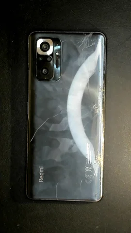 Xiaomi Redmi Note 10 Pro de M***a antes de la reparación de tapa trasera