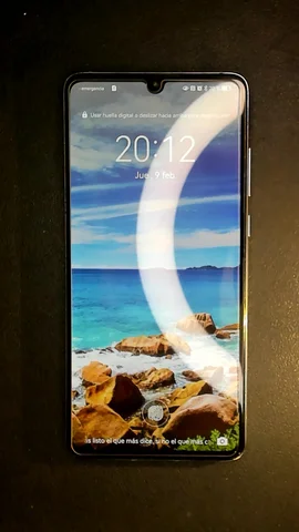 Huawei P30 de S****a antes de la reparación de cámara delantera