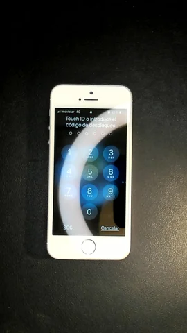 Apple iPhone SE de F*******o antes de la reparación de batería