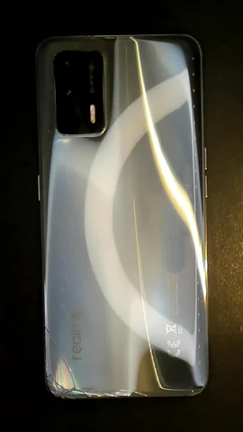 Realme GT 5G de J**n antes de la reparación de tapa trasera