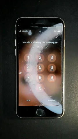 Apple iPhone SE (2020) de H****a antes de la reparación de auricular