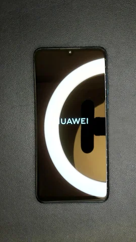 Foto tomada del Huawei P30 lite de A***l posterior a la reparación de pantalla y tapa trasera el 16 de Febrero de 2023