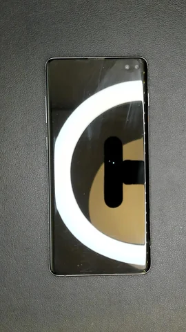 Foto tomada del Samsung Galaxy S10+ de D****l posterior a la reparación de batería el 17 de Febrero de 2023