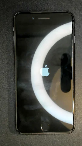 Apple iPhone 8 Plus de D***d antes de la reparación de auricular