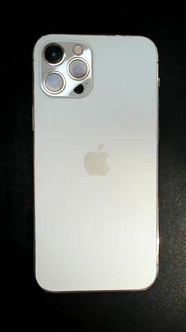 Foto tomada del Apple iPhone 12 Pro de M****o posterior a la reparación de tapa trasera el 13 de Marzo de 2023