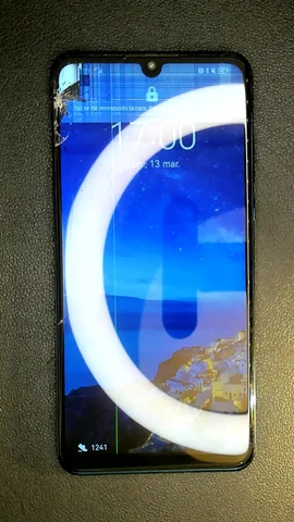 Huawei P30 lite de Á***l antes de la reparación de pantalla