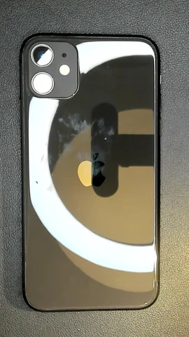 Foto tomada del Apple iPhone 11 de J**é posterior a la reparación de tapa trasera el 19 de Marzo de 2023