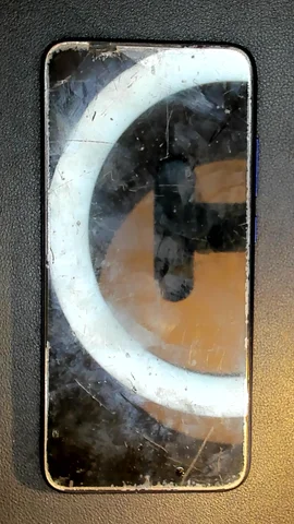 Xiaomi Redmi Note 7 de R****l antes de la reparación de pantalla