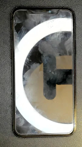 Apple iPhone 11 Pro de J***a antes de la reparación de batería y puerto de carga y micrófono