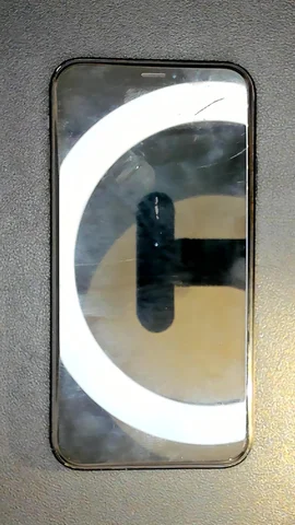 Apple iPhone XR de J***o antes de la reparación de auricular