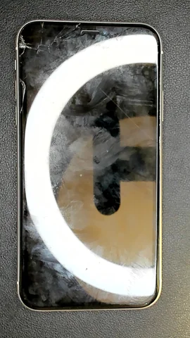 Apple iPhone XR de E******l antes de la reparación de pantalla y puerto de carga y micrófono