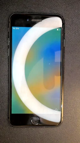 Foto tomada del Apple iPhone 8 de V*****e posterior a la reparación de batería el 5 de Abril de 2023