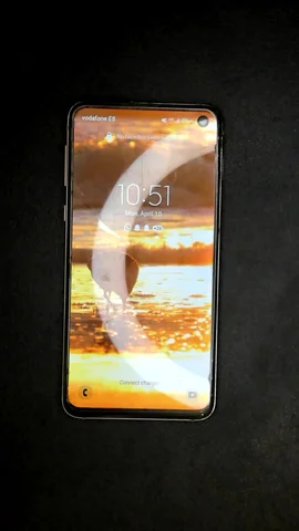 Samsung Galaxy S10e de D****l antes de la reparación de puerto de carga