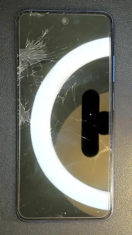 Xiaomi Redmi Note 10 5G de R**l antes de la reparación de pantalla