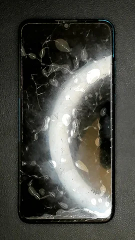 Huawei P smart 2020 de N****s antes de la reparación de pantalla