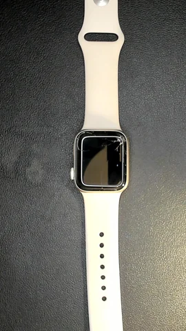 Apple Watch SE 40mm de Á****a antes de la reparación de cristal (sólo cristal y no el digitalizador)