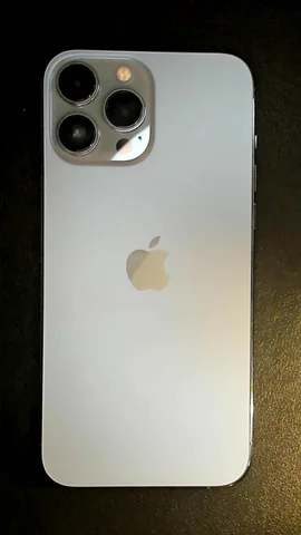 Foto tomada del Apple iPhone 13 Pro Max de I**n posterior a la reparación de cámara trasera el 21 de Abril de 2023